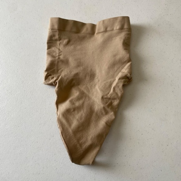 NEW SKIMS Seamless Sculpt High-Waisted Thong Clay Size XS - Picture 5 of 8